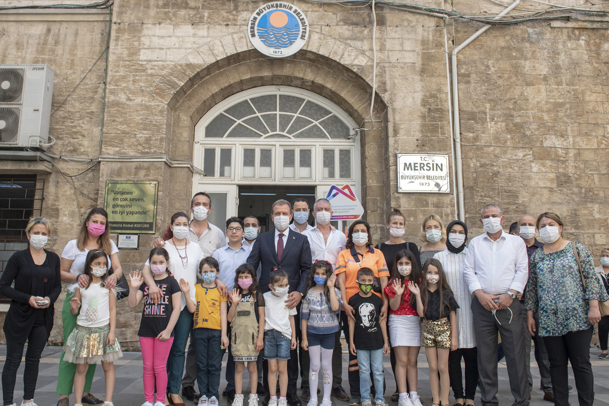 SEÇER: “SİZLER SAYESİNDE BU ÜLKEYİ SONSUZA KADAR YAŞATMAK İSTİYORUZ”